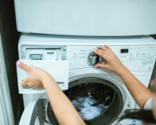 Lepiej z tego zrezygnuj. Pralka szybko odczuje różnicę