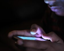 Oszuści atakują przez popularną aplikację. Podanie kodu może skończyć się utratą konta