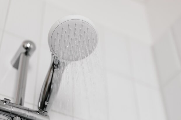Ten sygnał można zauważyć podczas kąpieli. To może być objaw poważnej choroby