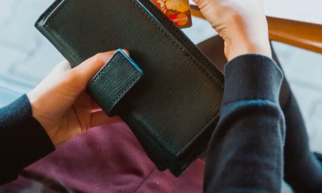 Zakaz handlu w niedzielę zostanie zniesiony? / YouTube:  Zadłużenia.com