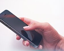 Coraz więcej fałszywych telefonów w Polsce. Ekspert ostrzega przed nową metodą oszustów