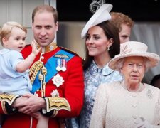 Rodzina królewska na balkonie Pałacu Buckingham/YouTube @Dla Ciekawskich