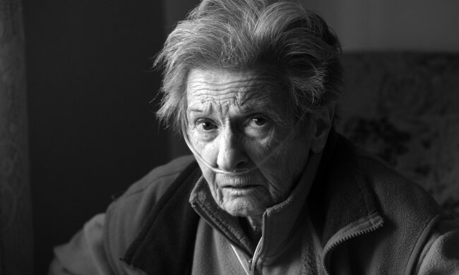 Z życia wzięte. "Opłaciłam mamie opiekunkę": Ona przepisała jej mieszkanie i wyrzuciła mnie ze swojego życia