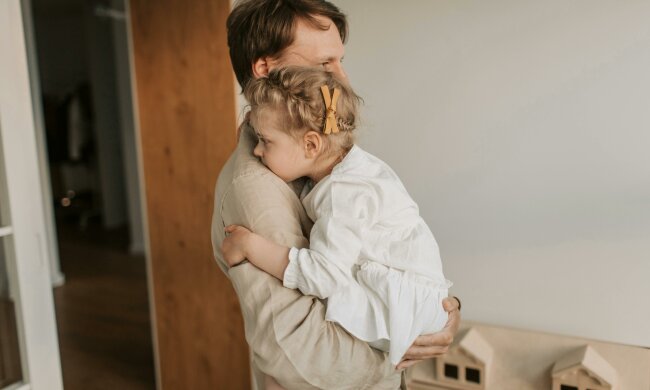 Z życia wzięte. "Mąż miał tajemnice, ale ta była najgorsza": Jego sekret miał 5 lat i trochę ponad metr wysokości