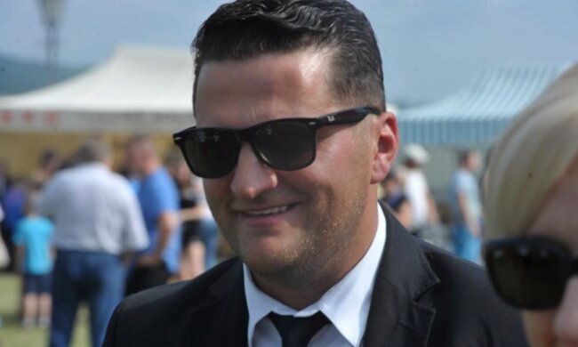 Znany muzyk disco polo miał poważny wypadek. To już druga przykra sytuacja. Zła passa trwa