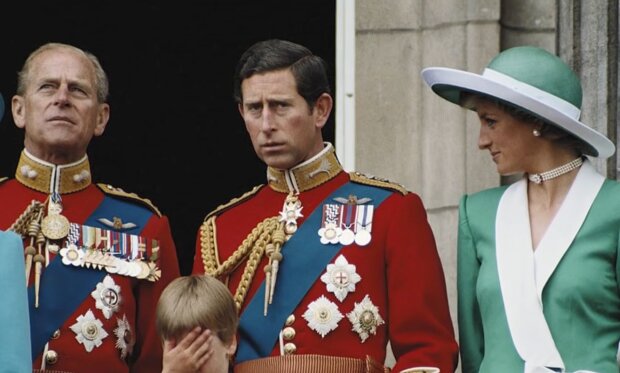 Książę Filip, książę Karol, Diana. Źródło: Youtube The Royal Family Channel