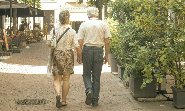 Z życia wzięte. "Patrzę, jak moja żona gaśnie z dnia na dzień": Całe siły oddaje wnukom, a o sobie już nie myśli