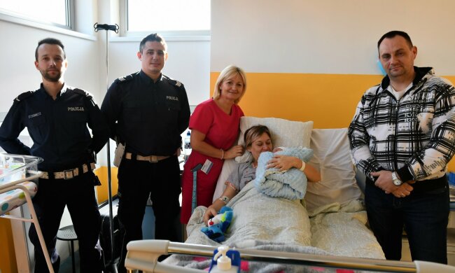 Dzięki pomocy policjantów kobieta bezpiecznie urodziła. To była błyskawiczna akcja