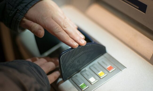 Bank ostrzega przed oszustami. Źródło: teoriabiznesu.pl