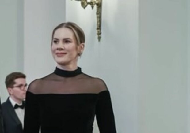 Marta Nawrocka pojawiła się na gali. Wszyscy patrzyli na jej strój