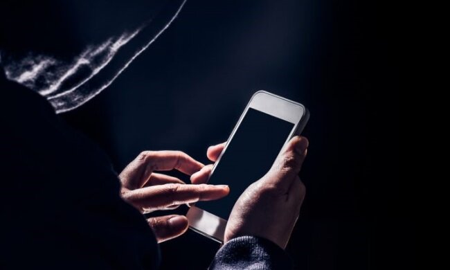 Zauważyłeś, że Twój telefon sam wysyła SMSy? Użytkownicy odkrywają to dopiero na bilingach