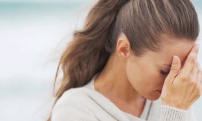 Kobieta/YouTube @Ploteczki