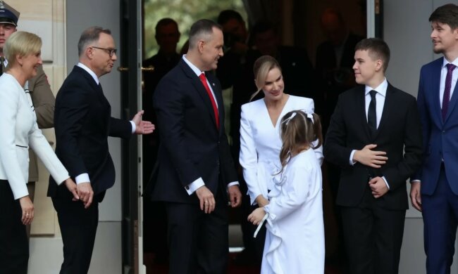 Agata Duda, Andrzej Duda, Karol Nawrocki, Marta Nawrocka i dzieci, screen Youtube @plotki_24h