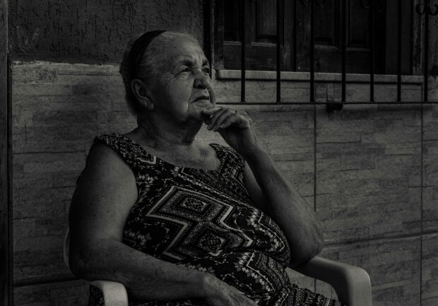 Z życia wzięte. "Przelałam synowi pieniądze na nowy telefon": Wieczorem synowa zadzwoniła i oznajmiła, że nic mi nie kupią, a pieniądze zostaną u nich