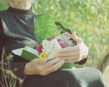 Z życia wzięte. "W sanatorium poznałam mężczyznę, przy którym znów zaczęłam się uśmiechać": Dzieci oskarżyły mnie, że zdradzam pamięć ich ojca