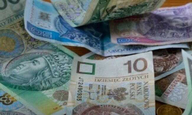 Gotówka, pieniądze, banknoty. YT