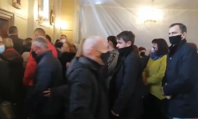 Wierni w parafii w Korczewie/screen Youtube @WTV