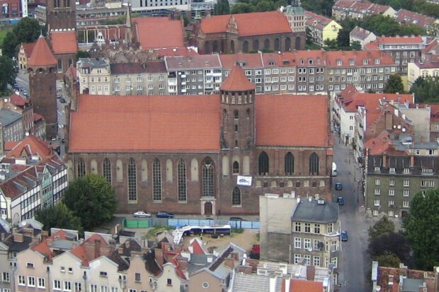 Gdańsk: niespotykana msza żałobna w kościele św. Mikołaja. Odnaleziono pozostałości po dawnych mieszkańcach. Kiedy ponownie trafią do krypty