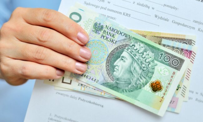Tysiące osób dostaną niższe wynagrodzenie w listopadzie. Kto chciał tego uniknąć, musiał podpisać jeden dokument