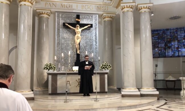 Duchowni. Źródło: youtube.com