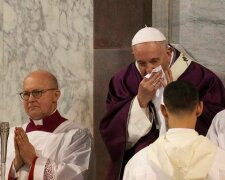 Wierni są zaniepokojeni. Papież Franciszek zrezygnował z uczestnictwa w rekolekcjach. Powód jest zaskakujący