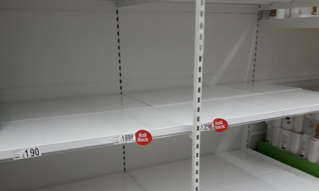 Sklepy świecą pustkami/screen Twitter @lifeinIight