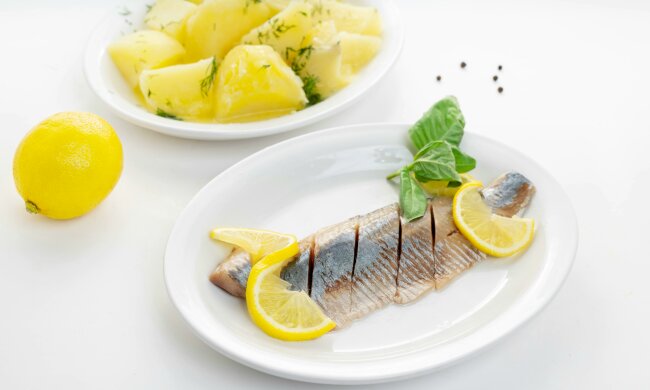 Śledzie jak z najlepszej wigilijnej uczty. Ten jeden trik sprawi, że znikną ze stołu jako pierwsze