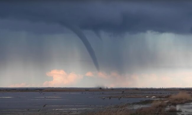 Trąba wodna na Bałtyku / YouTube:  Bareszka