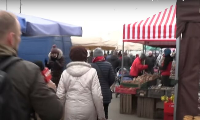 Emeryci na bazarze/Yt