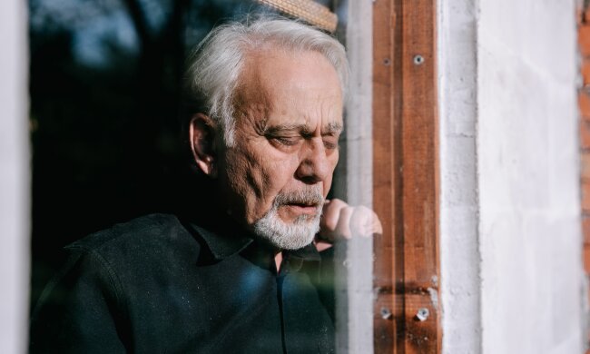 Z życia wzięte. "Dałem wnukowi mieszkanie, a on chciał się mnie pozbyć": Ta decyzja zniszczyła mi resztę życia