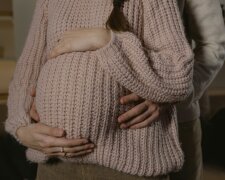 Z życia wzięte. "Jestem w ciąży z teściem": Mąż myśli, że zostanie ojcem… a ja nie potrafię powiedzieć prawdy