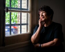 Z życia wzięte. Obiecałam córce sprzedać mieszkanie, aby pomóc jej spłacić kredyt hipoteczny. Mój syn był tak wściekły, że spakował moje rzeczy