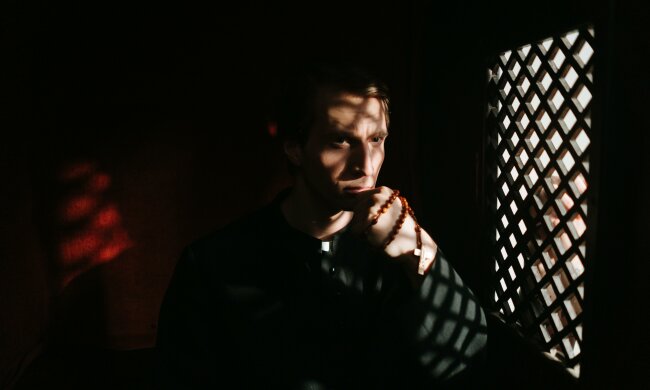 Kolęda po 21:00 wywołała emocje. Ta kartka na drzwiach mówi wszystko