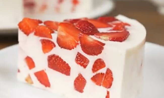 tort truskawkowy, screen Youtube @GotovimOP
