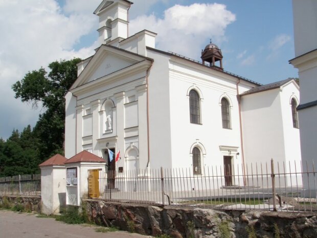 Kościół, Niegów/ https://mapio.net/