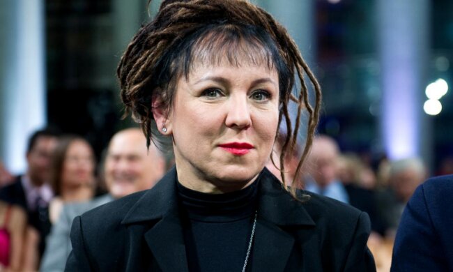 Olga Tokarczuk pokazała zdjęcie z tajemniczym mężczyzną. Kim jest przystojniak u boku Noblistki