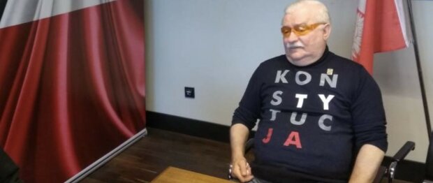 Lech Wałęsa w nowej koszulce. Na co zamienił napis „konstytucja”?