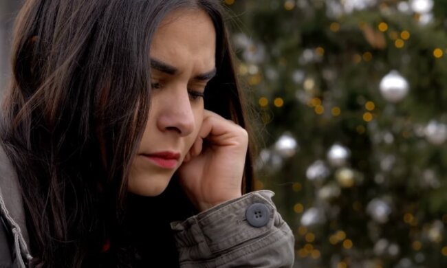 Kobieta/YouTube @Ploteczki