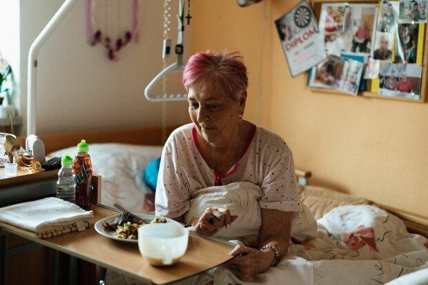 Z życia wzięte. "Teściowa wykorzystywała chorobę, żeby zatrzymać przy sobie syna": Prawdę wyznała, gdy mąż zostawił mnie samą przed operacją