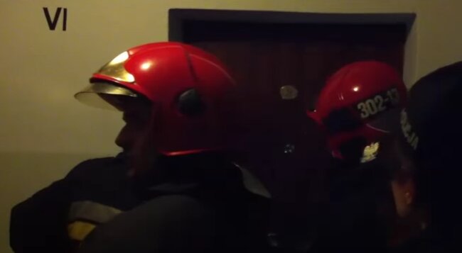 Tego widoku strażacy nie zapomną nigdy. Zapłakany pięcioletni chłopiec i jego odchodząca mama. Co się stało?