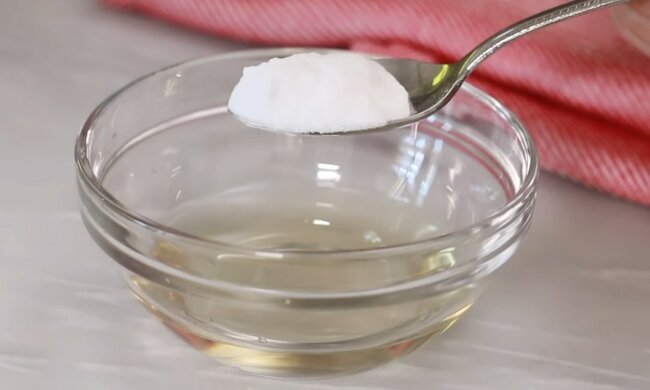 Soda oczyszczona/screen Youtube @Bigger Bolder Baking