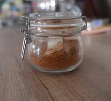 Źródło: screen Youtube Szarlott