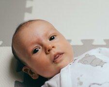 Z życia wzięte. "Gdy mój syn wyjechał z kraju, zostałam sama z jego żoną i kochanką": Sześć miesięcy później znalazłam dziecko na progu mojego domu