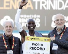 Nowy rekord świata w biegu na 10 km ustanowiony! Historyczny wyczyn Joshua Cheptegei [FOTO, WIDEO]