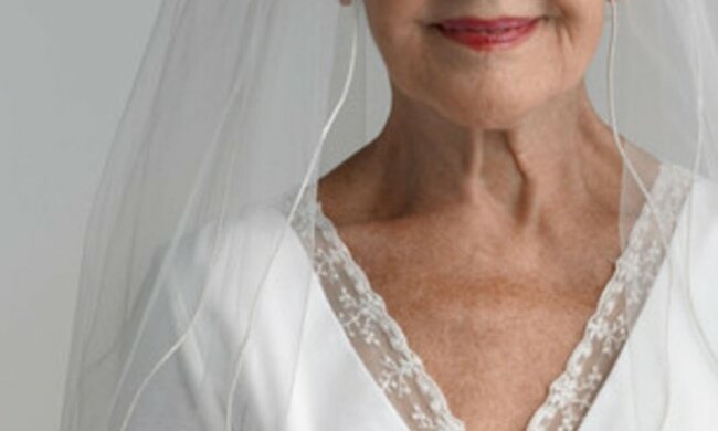 73-letnia mama postanowiła kolejny raz wyjść za mąż. Nie pomyślała o bardzo ważnym szczególe, o którym powinnam jej powiedzieć, ale nie wiem jak