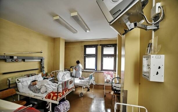 Szpital w Tarnobrzegu pod kwarantanną. U jednej z pacjentek wykryto koronawirusa. Kobieta przebywała w sali wieloosobowej