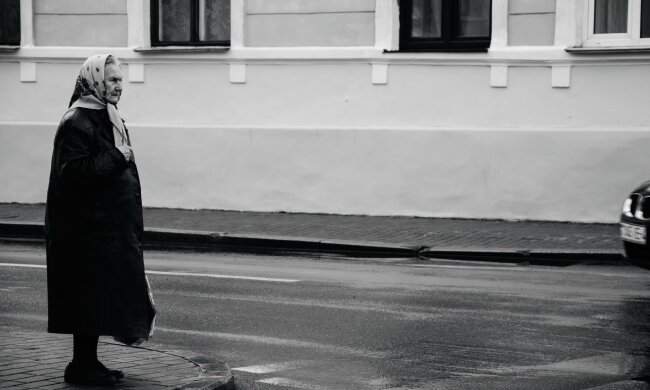 Z życia wzięte. "Oddałam rodzinie wszystkie oszczędności": Dziś sama liczę każdą złotówkę