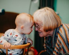 babcia i dziecko @pexels