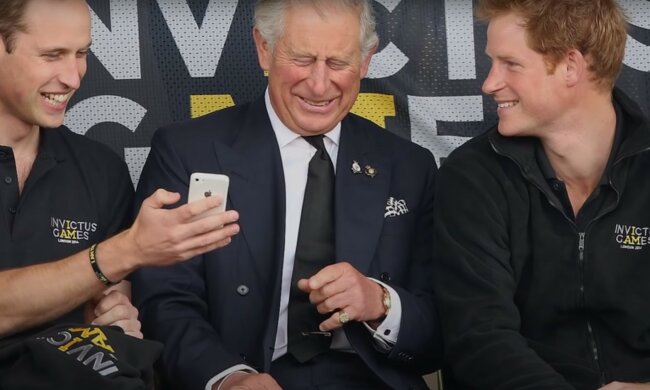 Książe Karol z Williamem i Harrym