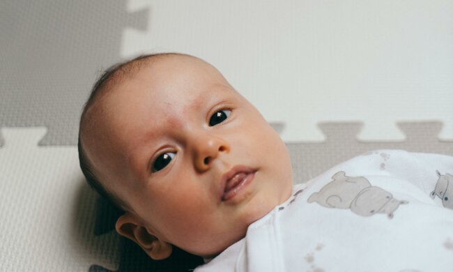 Z życia wzięte. "Gdy mój syn wyjechał z kraju, zostałam sama z jego żoną i kochanką": Sześć miesięcy później znalazłam dziecko na progu mojego domu